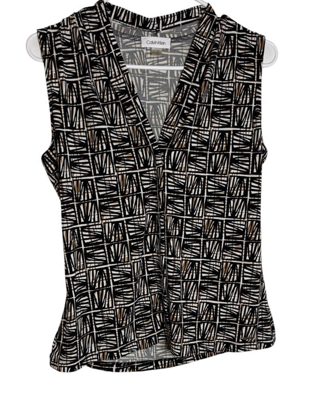 Calvin Klein sleeveless top with a geometric printed design.(003)